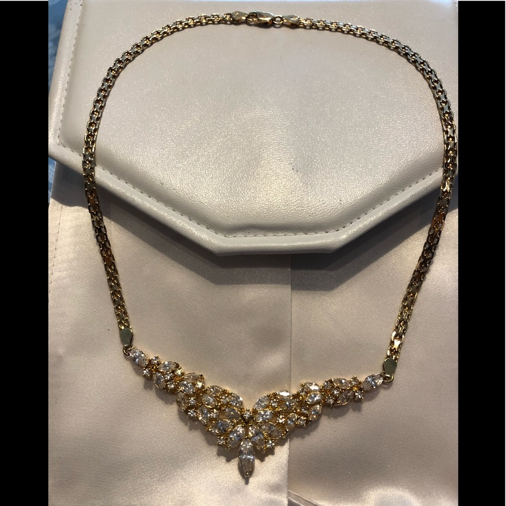 GORGEOUS SUZANNE SOMERS NECKLACE